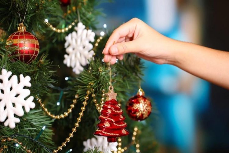 How To Hang Ornaments On A Christmas Tree
