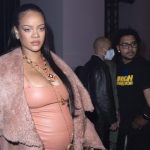 Rihanna-gives-birth