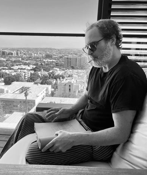 Joaquin Phoenix is reading the script of Joker 2