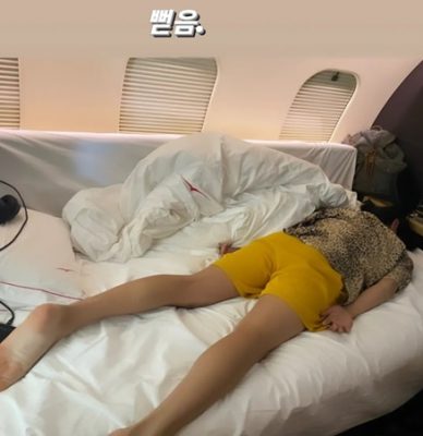 V in Paris - More like V's at home